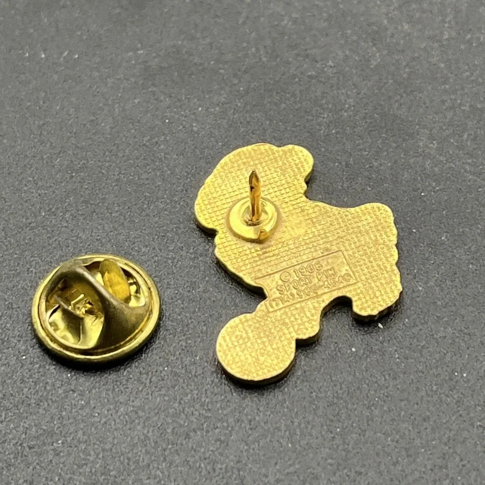 Santa Claus Kicking A‎ Soccer Ball Christmas Holiday Lapel Hat Pin